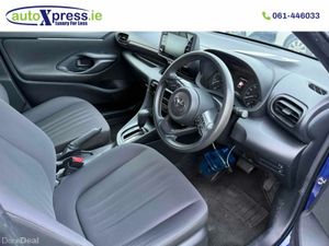 Toyota Yaris 1.5 HYBRID X Automatic, Reversing cam - Image 2