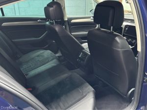 Volkswagen Passat RLINE 2.0 TDI MANUAL 6SPEED FWD - Image 4