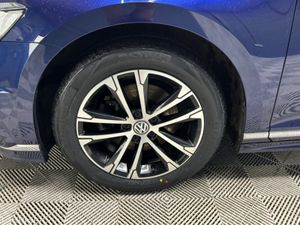 Volkswagen Passat RLINE 2.0 TDI MANUAL 6SPEED FWD - Image 2