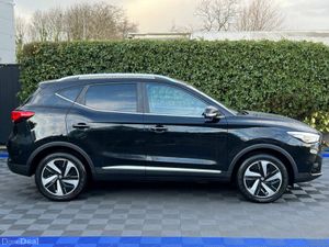 MG ZS TROPHY CONNECT EV // AS NEW CAR // 3, 000 MI - Image 2