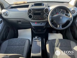 Peugeot Partner Tepee 1.6 BlueHDi 5 seater AUTO - Image 3