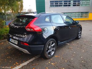 141 VOLVO V40 Automatic CROSS COUNTRY Warranty New - Image 4