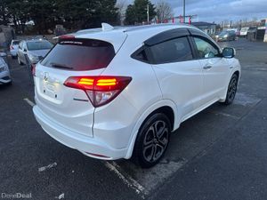 2015 HONDA VEZEL HYBRID AUTOMATIC 1.5L FRESH NCT - Image 4