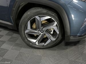 Hyundai Tucson PHEV EXECUTIVE PLUS 4WD 1.6L PETROL - Image 4