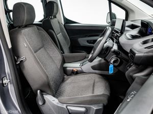 Peugeot Rifter E-Allure 50kWh Auto 136HP - 7 Seats - Image 3