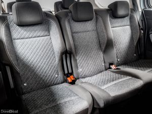 Peugeot Rifter E-Allure 50kWh Auto 136HP - 7 Seats - Image 4