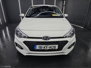 Hyundai i20 ACTIVE 5DR - Image 2
