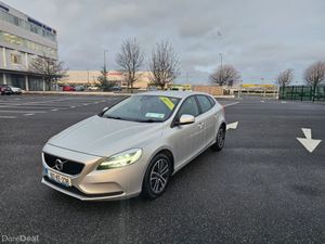 Volvo V40 1.5 PETROL, MOMENTUM MODEL, AUTOMATIC, I - Image 4