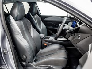 Peugeot 308 E-Allure 54kWh Auto 156HP - Image 3