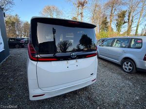 Toyota Noah 2022 8 SEATER - Image 4