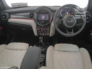 Mini Cooper 5-Door Cooper Exclusive - Image 4