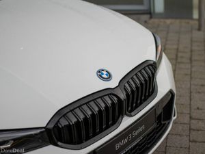 BMW 3-Series 330e M Sport Pro - Image 3