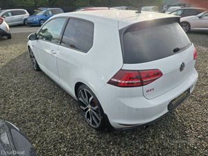 Volkswagen Golf GTi Performance Pack - Image 3