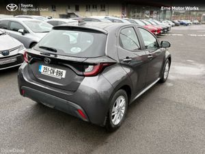 Toyota Yaris YARIS 1.5 LUNA - Image 2