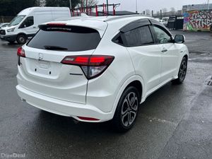 2017 HONDA VEZEL HYBRID AUTOMATIC LOW MILES - Image 4