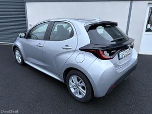 231 Toyota Yaris 1.5 Hybrid Luna Auto - Image 3