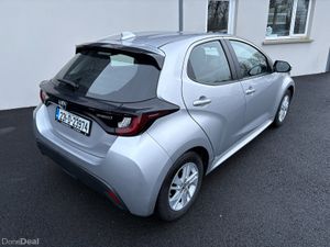 231 Toyota Yaris 1.5 Hybrid Luna Auto - Image 4