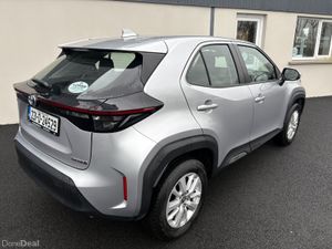 231 Toyota Yaris Cross 1.5 Hybrid Luna Auto - Image 4