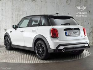 Mini Cooper 5-Door Cooper Exclusive - Image 2