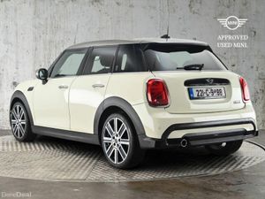 Mini Cooper 5-Door Cooper Exclusive - Image 2