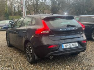 2019 Volvo V40 2.0D Manual (Top Spec) - Image 2