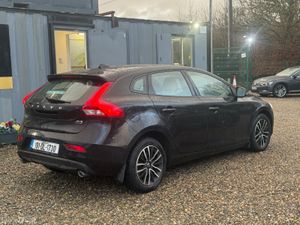 2019 Volvo V40 2.0D Manual (Top Spec) - Image 3