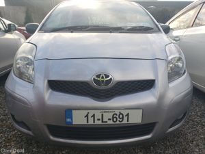 Toyota Yaris 2011 - Image 2