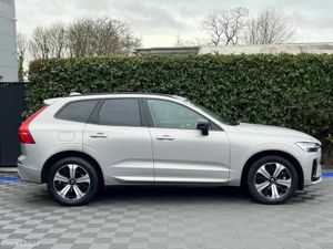 Volvo XC60 T6 PLUS DARK AWD 2.0 HYBRID // OPENING - Image 4