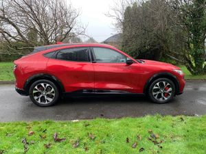 Ford Mustang Mach-E 2021 - Image 2