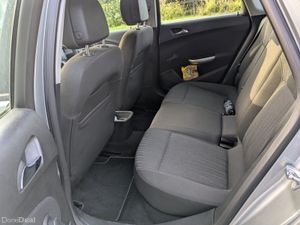 Lovely Opel Astra 2012 TAXED & TESTED - Image 4