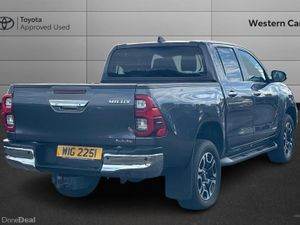 Toyota Hilux 2.8 D-4D Invincible Auto 4WD Euro 6 ( - Image 2