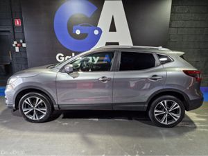 Nissan Qashqai LOW MILES-N-CONNECTA-PAN.ROOF-CAMER - Image 3