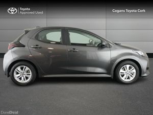 Toyota Yaris HYBRID LUNA - Image 3