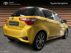 Toyota Yaris HYBRID Y20 AUTOMATIC // REAR CAMERA / - Image 2