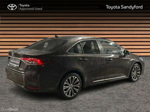 Toyota Corolla LUNA SPORT SALOON // HEATED SEATS / - Image 2