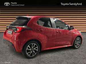 Toyota Yaris HYBRID LUNA SPORT // SMART ENTRY/SMAR - Image 2