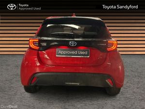 Toyota Yaris HYBRID LUNA SPORT // SMART ENTRY/SMAR - Image 4