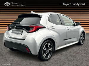 Toyota Yaris HYBRID LUNA SPORT // SMART ENTRY/SMAR - Image 2
