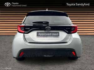 Toyota Yaris HYBRID LUNA SPORT // SMART ENTRY/SMAR - Image 4
