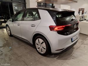 Volkswagen ID.3 LIFE PRO 58KWH ** ONLY 11K KMS ** - Image 4