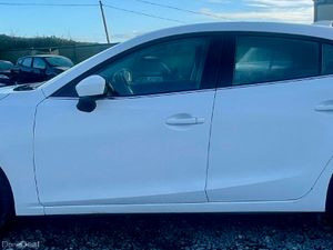 🔵 Mazda3 2.2 Diesel EXECUTIVE ONLY 86000 KM - Image 2