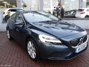 2019 VOLVO V40 - Image 2