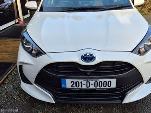 Toyota Yaris 1.5 Hybrid X pack - Image 2