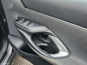 Toyota Yaris Cross  ICON HEV AUTO - Image 4