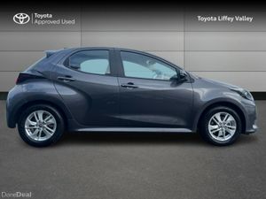 Toyota Yaris YARIS HYBRID 1.5 LUNA - Image 3