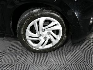 Hyundai i10 CLASSIC 1.0L PETROL HATCHBACK HERE AT - Image 3