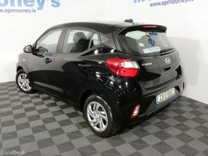 Hyundai i10 CLASSIC 1.0L PETROL HATCHBACK HERE AT - Image 4