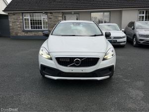 Volvo V40 2.0 D4 CROSS COUNTRY SE LUXURY DIESEL 19 - Image 2