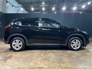 Honda Vezel AUTOMATIC 1.5L HYBRID HONDA X - REVERS - Image 2