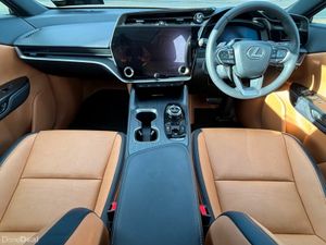 Lexus RZ 450 E PREMIUM PLUS PAN ROOF - Image 2